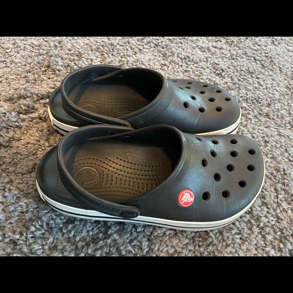 Black crocs